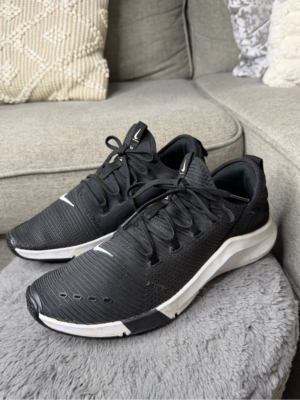Nike Air Zoom Elevate Black White Women's Training
Sneakers Size 9